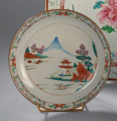 Coupe circulaire en porcelaine décorée en...