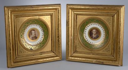 SÈVRES
Deux assiettes circulaires en porcelaine...