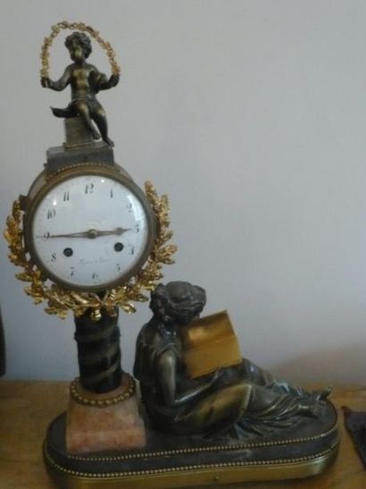 Pendule en bronze de patine brune et marbres...
