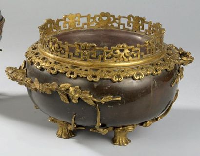 Brûle parfum en bronze à deux patines, le...