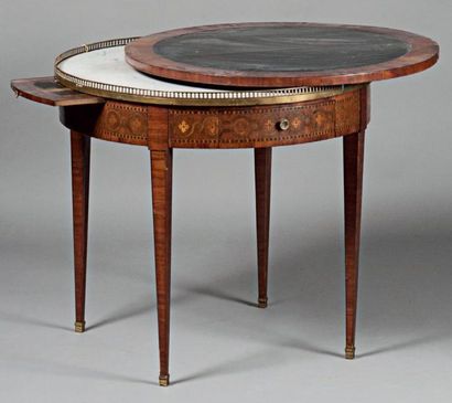Table bouillotte en bois de placage et marqueterie...