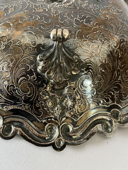 Bread basket on three 800-millimeter silver...