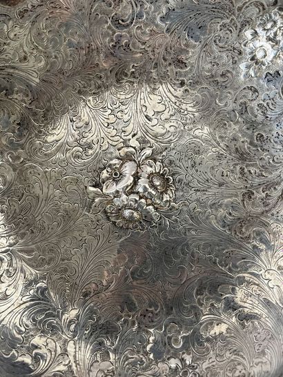 Bread basket on three 800-millimeter silver...