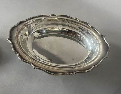 Two silver-plated vegetable dishes.
English...