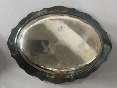 Two silver-plated vegetable dishes.
English...