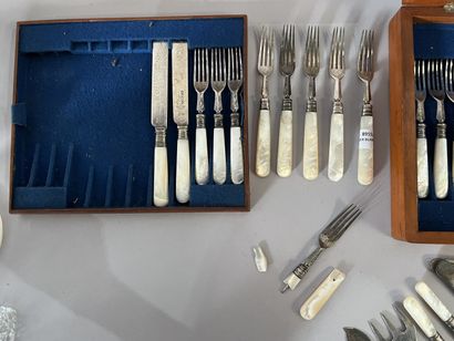 MAPPIN BROTHERS silver-plated flatware set...