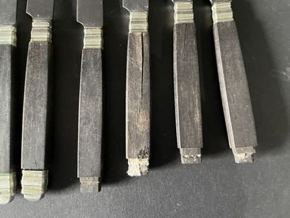 Set of 16 knives, blackened wooden handles...