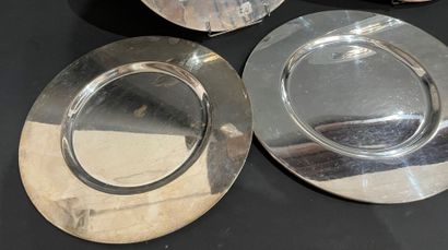Six silver-plated presentation plates. 
D:...