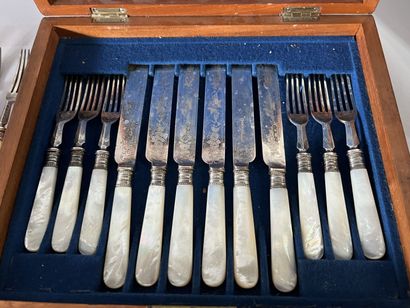 MAPPIN BROTHERS silver-plated flatware set...