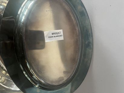 Two silver-plated vegetable dishes.
English...
