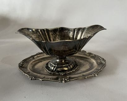 Sauce boat with adhering tray in 800-thousandth...