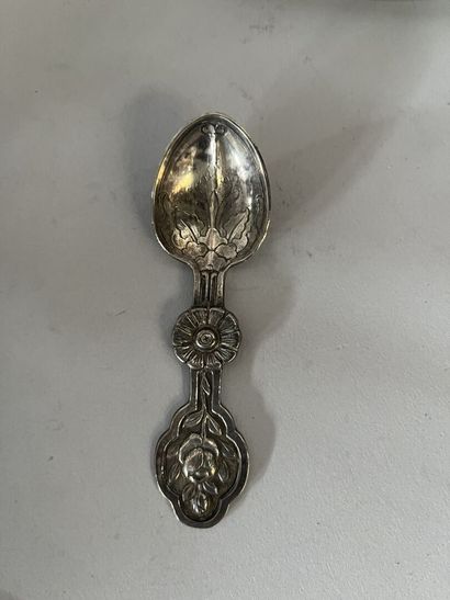 800-thousandth silver spoon. 
Weight: 32...