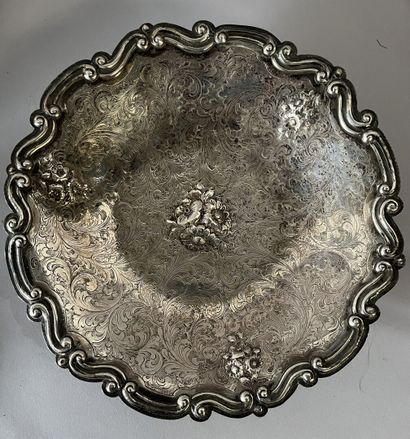 Bread basket on three 800-millimeter silver...
