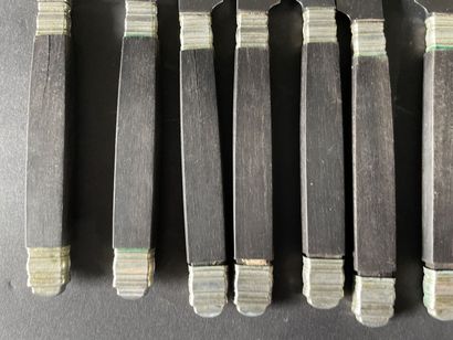 Set of 16 knives, blackened wooden handles...