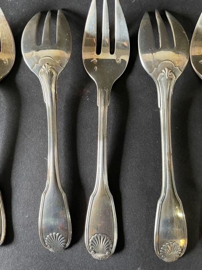 Twelve silver cake forks, shell model
Minerve...