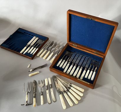 MAPPIN BROTHERS silver-plated flatware set...