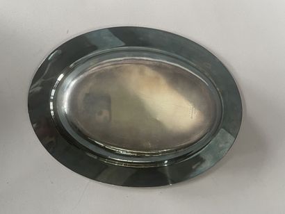 Two silver-plated vegetable dishes.
English...