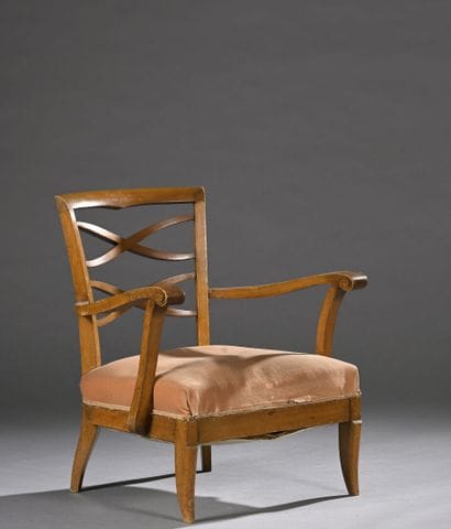 COLLADO
Walnut armchair with wrap-around...