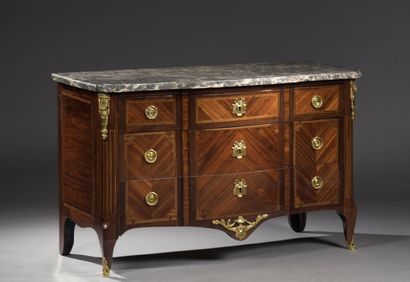 Commode marquetée en frisage de satiné dans...