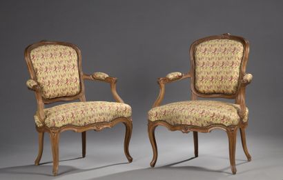Paire de fauteuils à dossier cabriolet en...