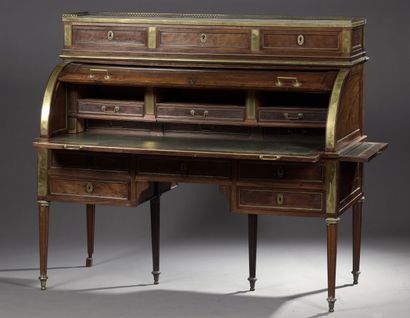 Bureau à cylindre en acajou et placage d'acajou...