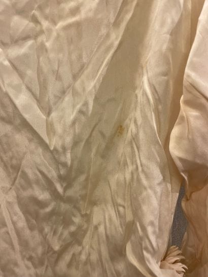 Robe russe de mariage en satin blanc crème...