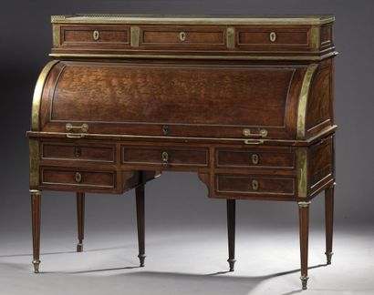 Bureau à cylindre en acajou et placage d'acajou...