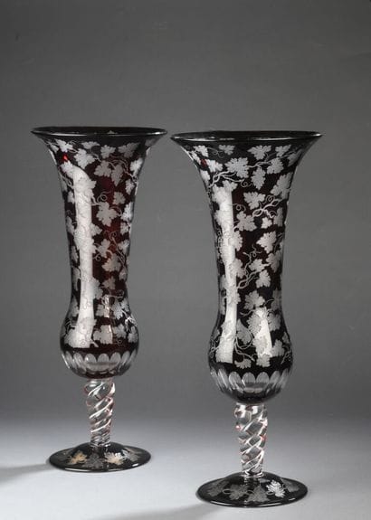 Paire de grands vases « cornets » en cristal...