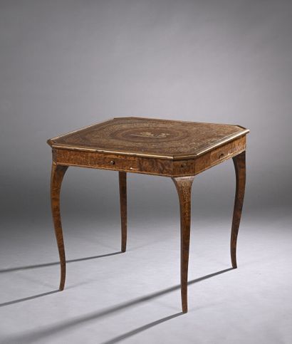 Table à jeu quadrangulaire en placage de...