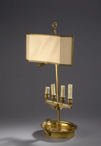 Curieuse lampe à quatre lumières en bronze...