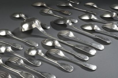 Lot de couverts disparates en argent modèle...