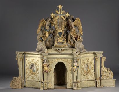 Tabernacle en chêne et tilleul mouluré, sculpté,...