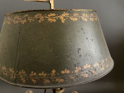 Lampe de bouillotte en bronze moleté, ciselé...