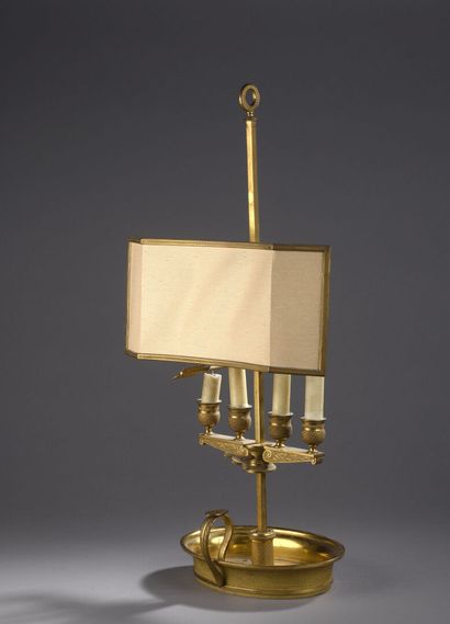 Curieuse lampe à quatre lumières en bronze...