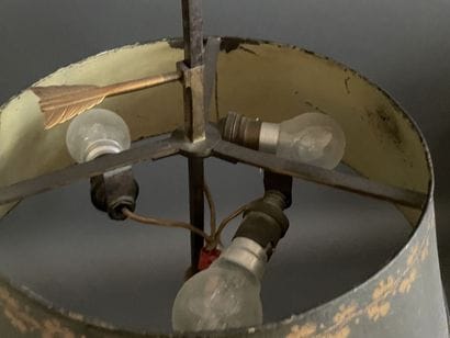 Lampe de bouillotte en bronze moleté, ciselé...