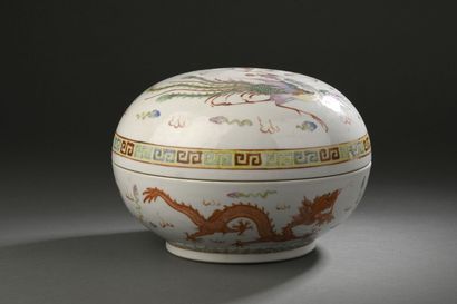 CHINE - Début XXe siècle
Boite de forme ronde...