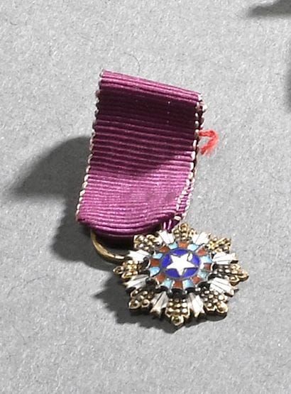 Chine. Médaille miniature de l'Ordre de l'étoile...