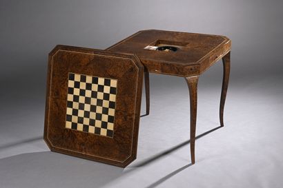 Table à jeu quadrangulaire en placage de...
