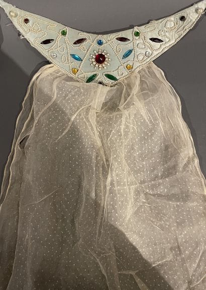 Robe russe de modèle sarafan en satin aigue...