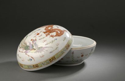 CHINE - Début XXe siècle
Boite de forme ronde...
