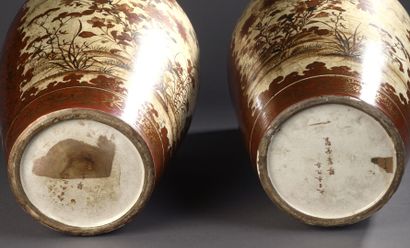 Paire de vases balustre en porcelaine de...