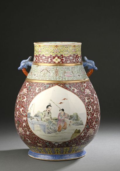 CHINE - XXe siècle
Vase à panse basse en...