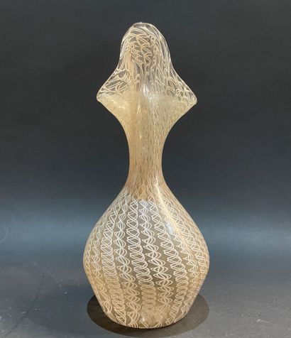 Pichet en verre à décor filé et anses dentelées.
Espagne,...