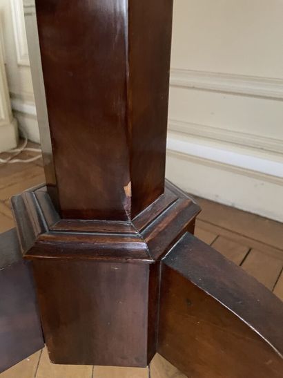Guéridon octogonal en acajou et bois fruitier...