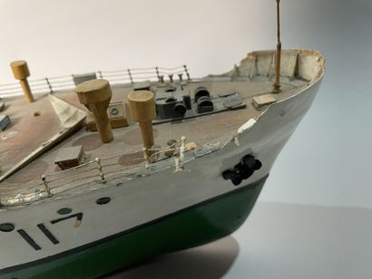 Lot de deux maquettes de bateaux :

Maquette...