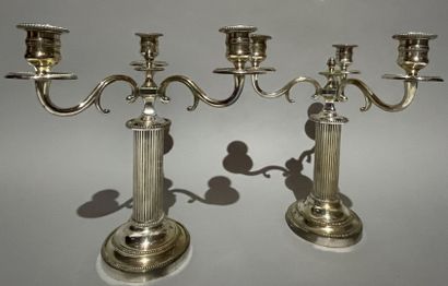 Paire de candélabres en métal argenté à trois...