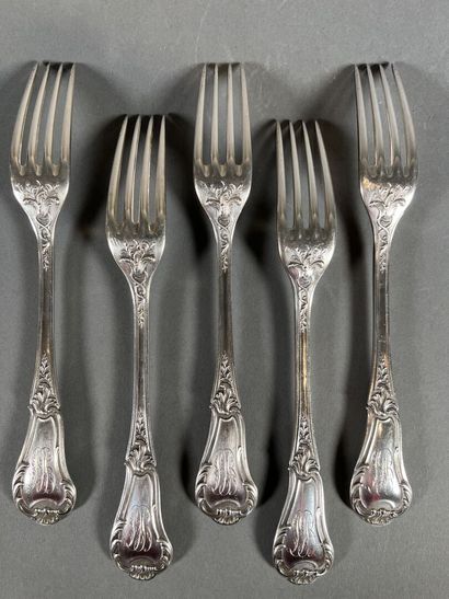 Dix couverts en argent ciselé de motif feuillagé,...