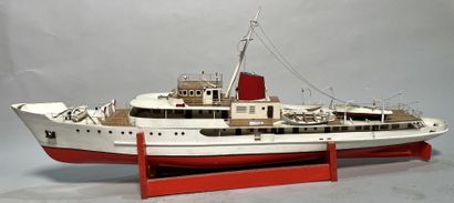 Lot de deux maquettes de bateaux :

Maquette...