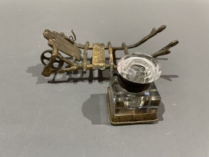 Boîte en forme de charette en cristal taillé...