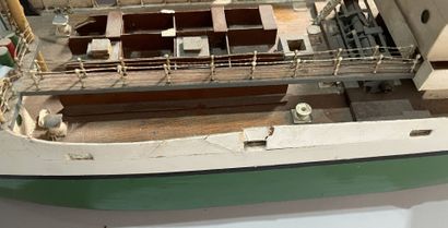 Lot de deux maquettes de bateaux :

Maquette...